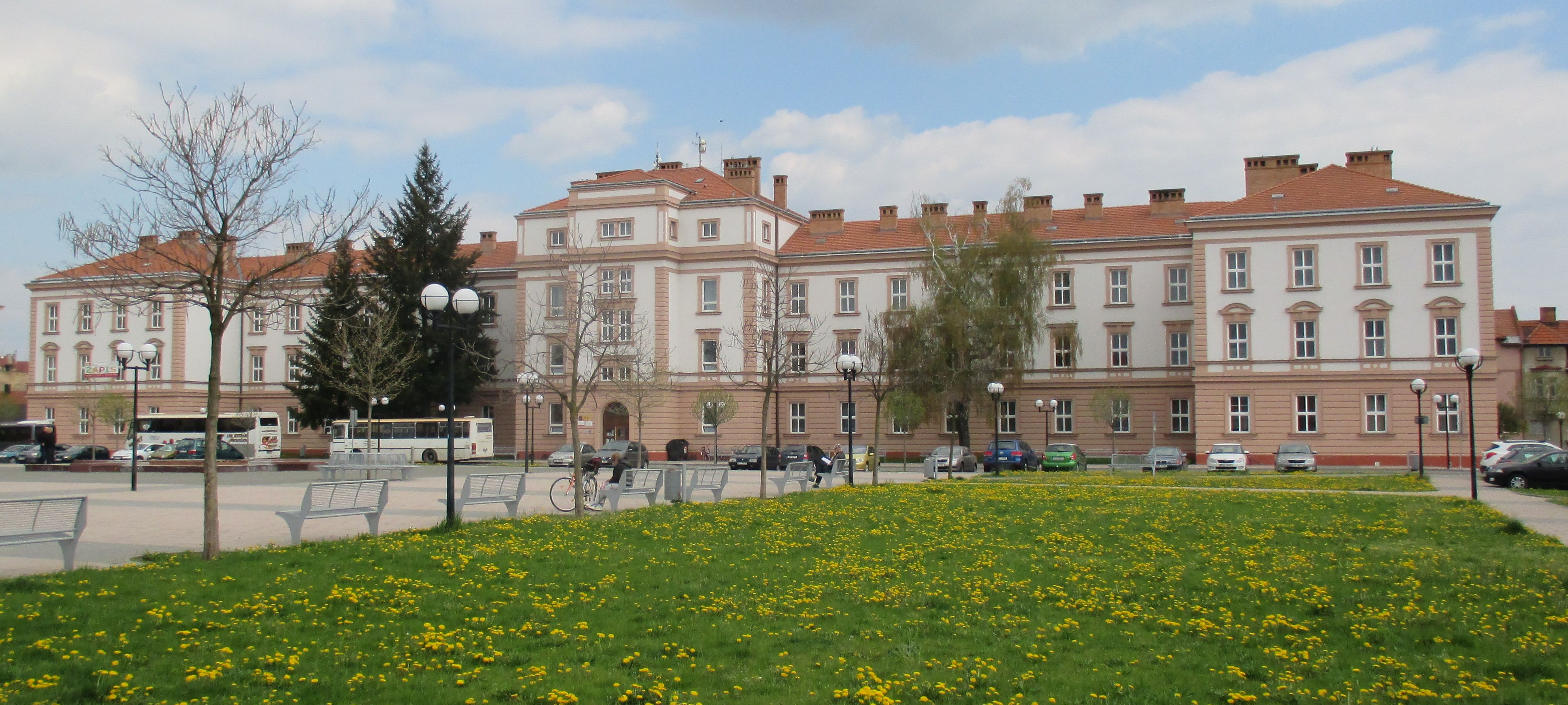 krom-sk-centrum-pro-seniory-a-zdravotn-posti-en-kontakt